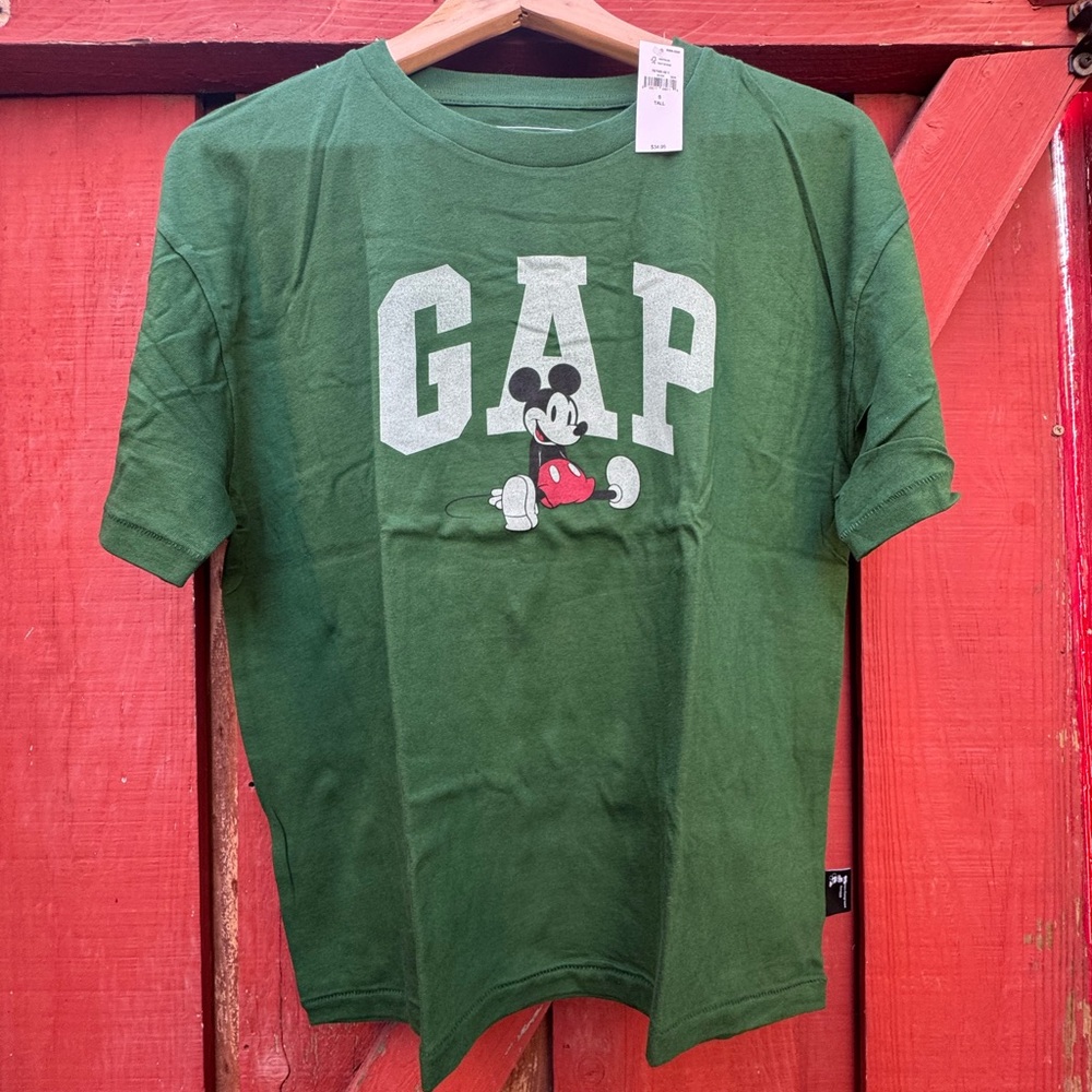 NWT GAP T-Shirt